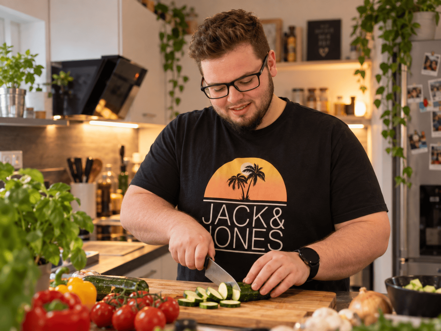 Kevin beim Kochen in der Küche